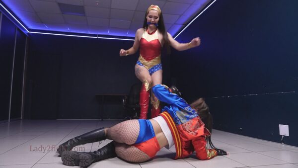 Bound Justice: Wonder Woman vs Harley Quinn - Image 18