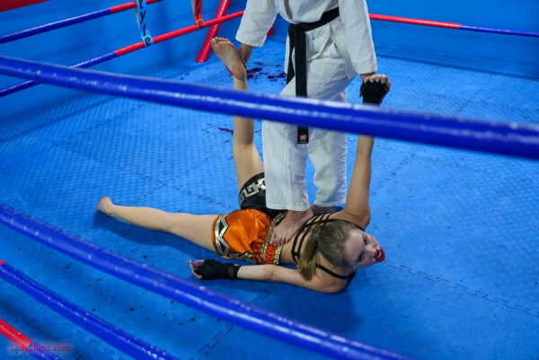 Underground Queens: Lora vs Sarah - Image 19